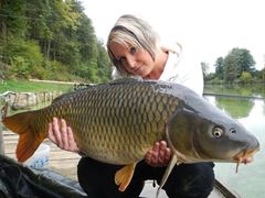 girls fishing 3